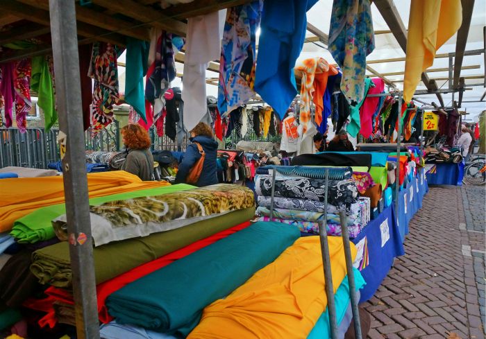 Fashion fabrics on fabric market