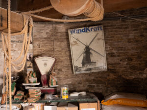 Windotter Mill IJsselstein - Working windmill in IJsselstein scales
