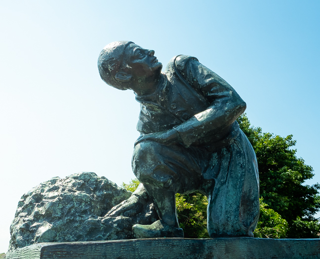 Holland on your fingertips Put a finger in the dike. Statue of Hans Brinker in Spaarndam