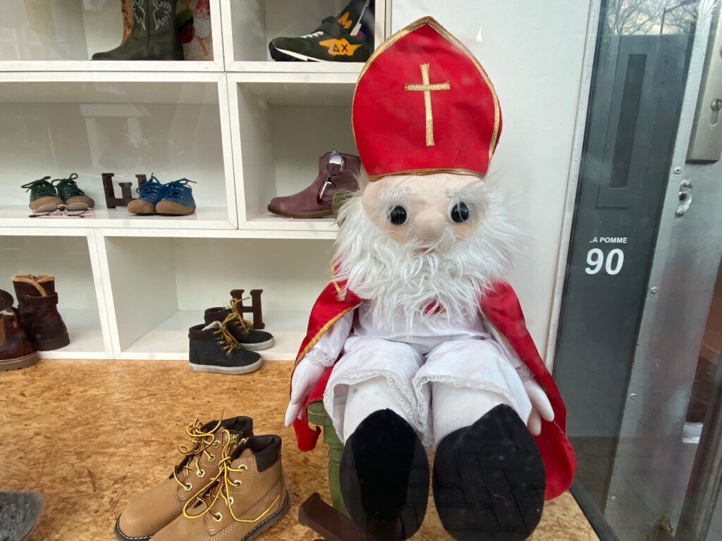 Sinterklaas advice: put your shoe at the chimney